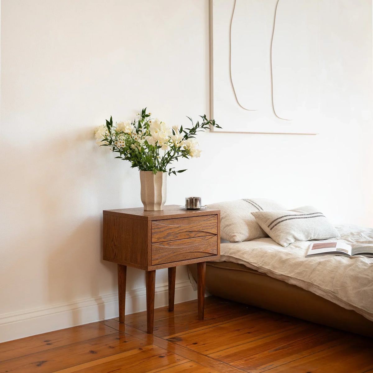 Wooden bedside tables – inspiration for modern and classic bedrooms – Pastform Furniture